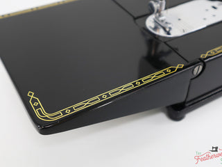 Load image into Gallery viewer, Singer Featherweight 222K Sewing Machine EK3247**