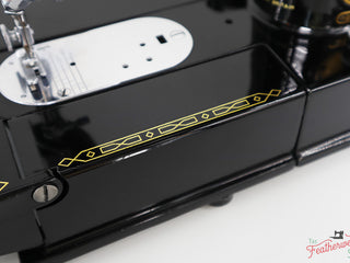 Load image into Gallery viewer, Singer Featherweight 222K Sewing Machine EK3247**