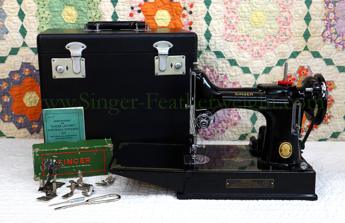 Singer Featherweight Swedish 221K Sewing Machine, EH239***