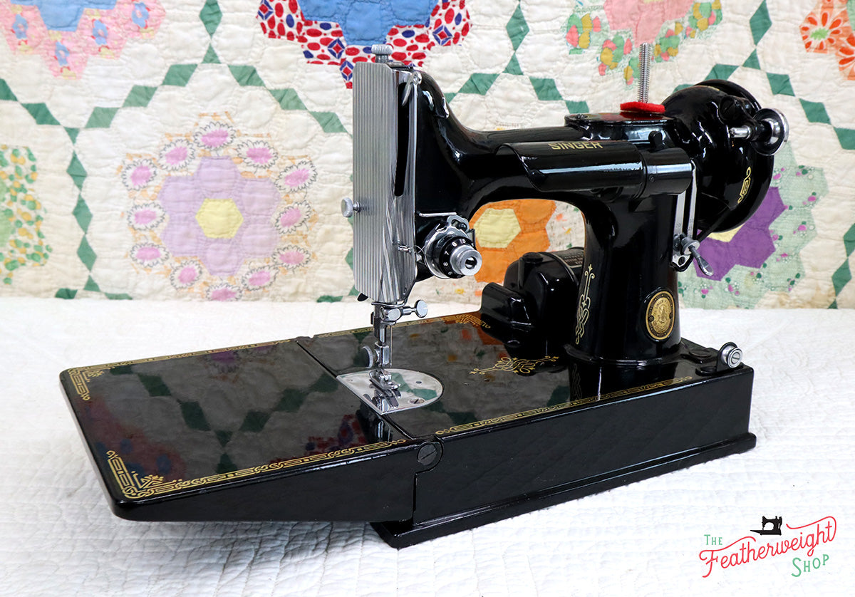 Singer Featherweight 221K Sewing Machine, EH136***