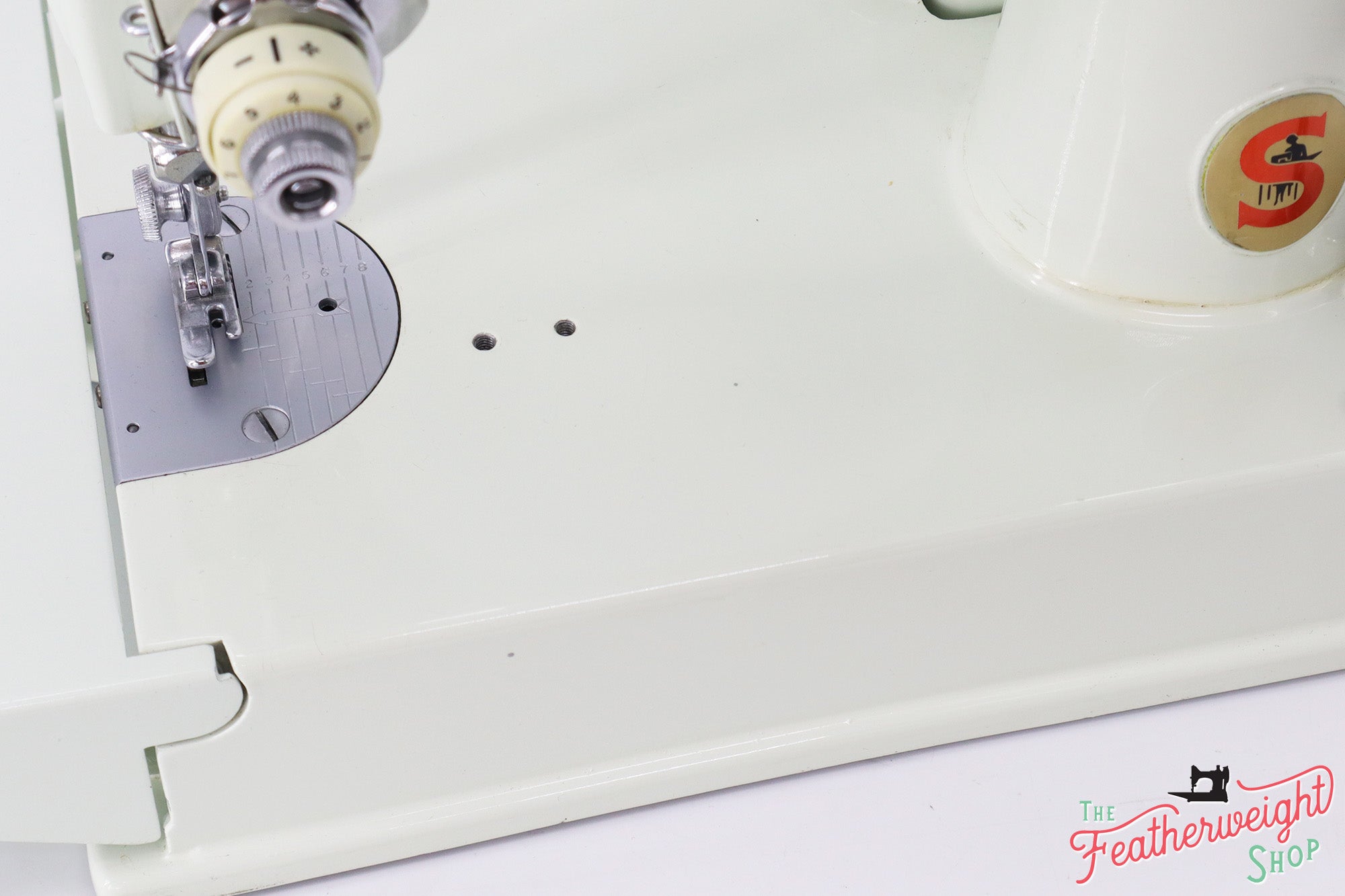 Singer Featherweight 221 Sewing Machine, WHITE EV781***