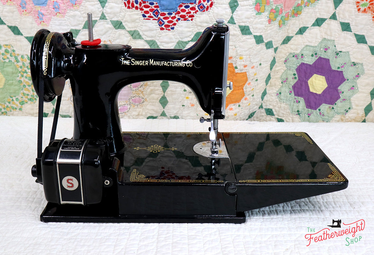 Singer Featherweight 221K Sewing Machine, EH136***