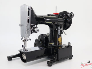 Load image into Gallery viewer, Singer Featherweight 222K Sewing Machine EK3247**