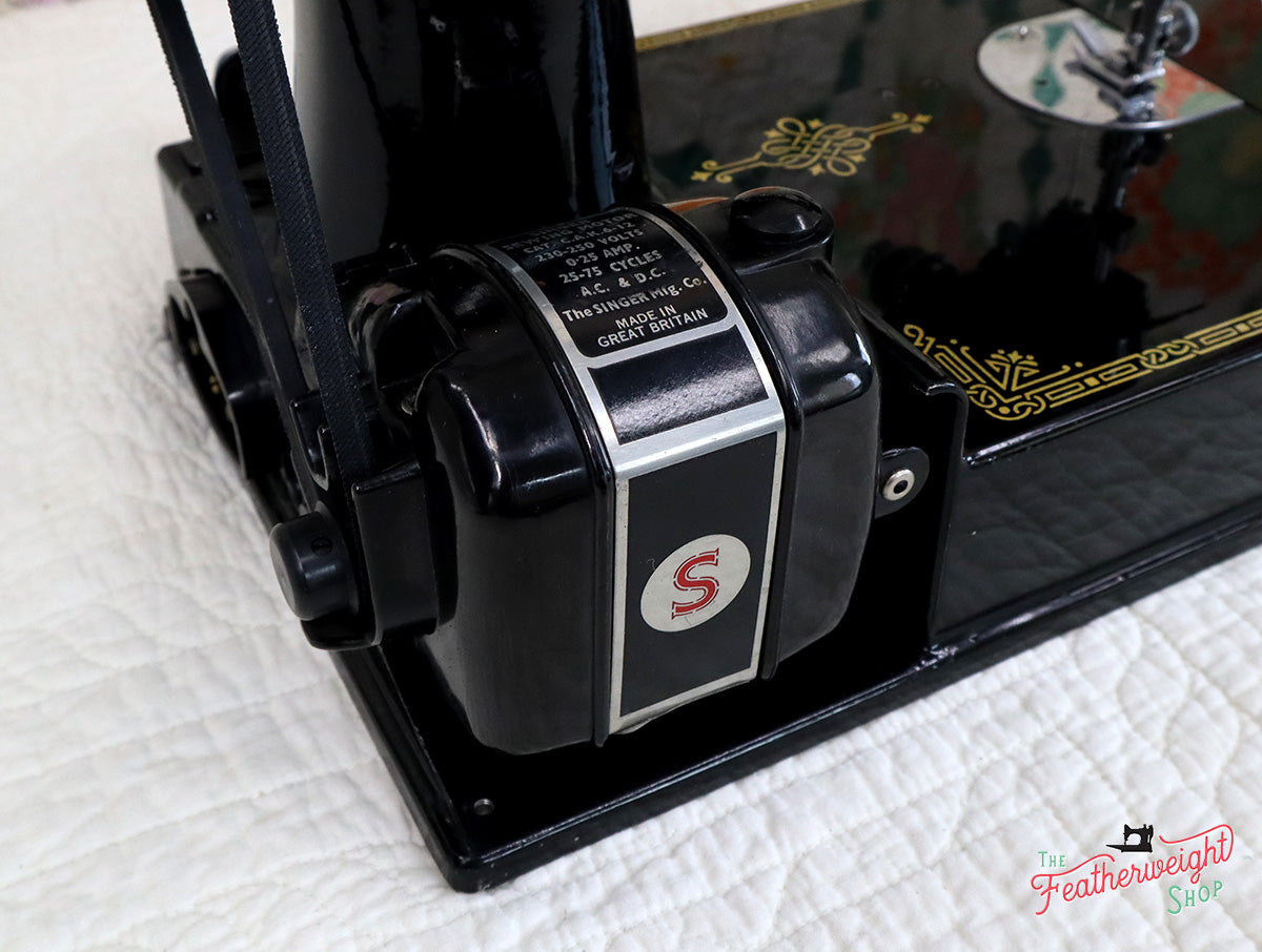 Singer Featherweight 221K Sewing Machine, EH136***