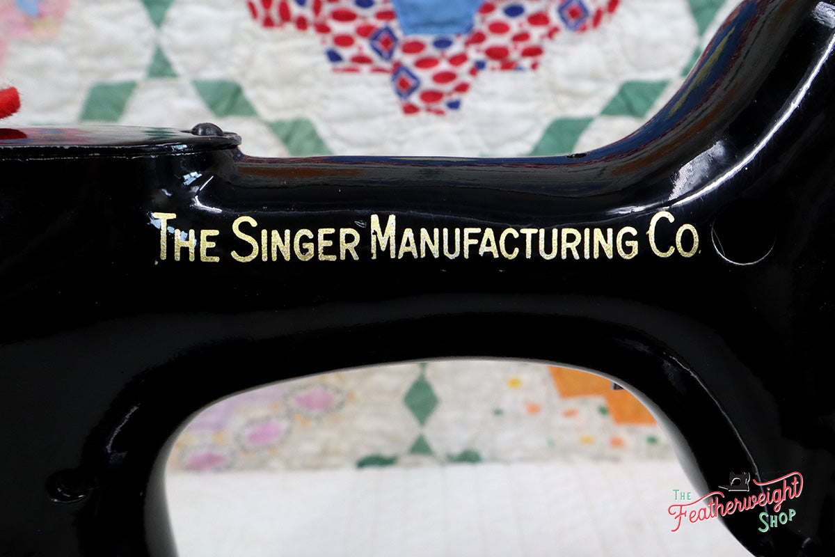 Singer Featherweight 221K Sewing Machine, EH136***