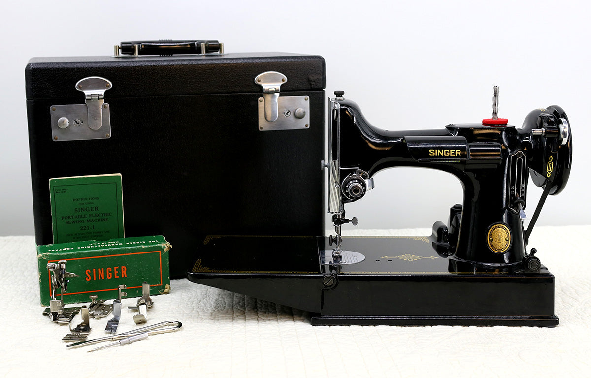 Singer Featherweight 221 Sewing Machine, AL005***