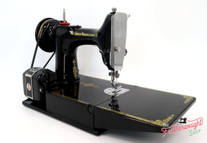 Singer Featherweight 221K Sewing Machine, EG7068**
