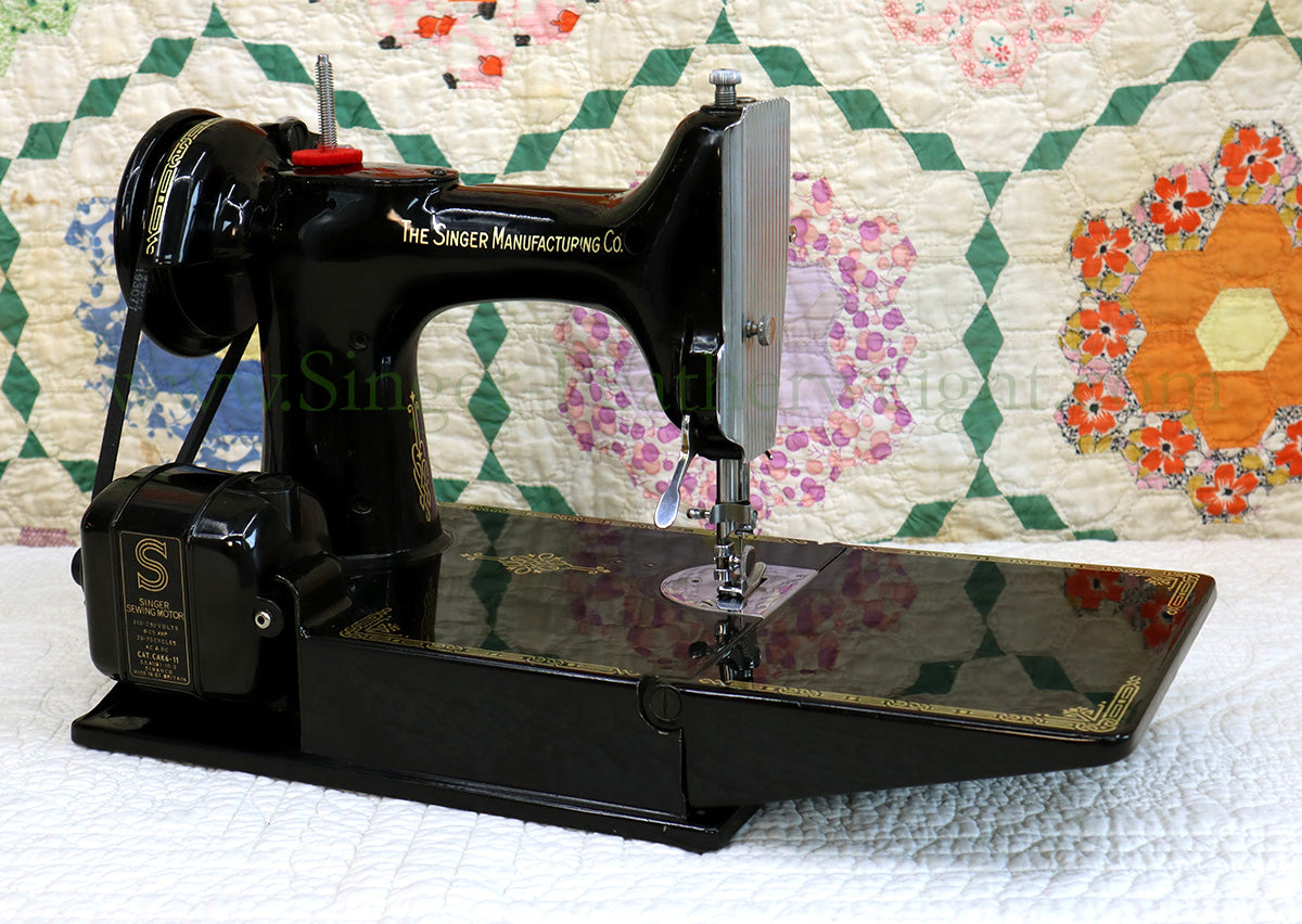 Singer Featherweight Swedish 221K Sewing Machine, EH239***