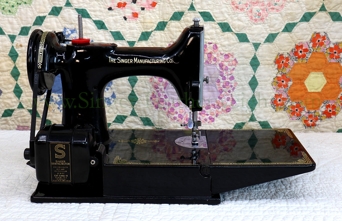 Singer Featherweight Swedish 221K Sewing Machine, EH239***