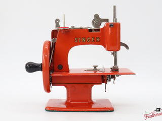 Load image into Gallery viewer, Singer Sewhandy Model 20 - Original Poppy Red - RARE, Feb. 2023