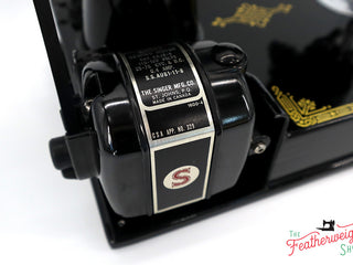 Load image into Gallery viewer, Singer Featherweight 221K Sewing Machine, EG7068**