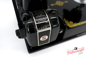 Singer Featherweight 221K Sewing Machine, EG7068**