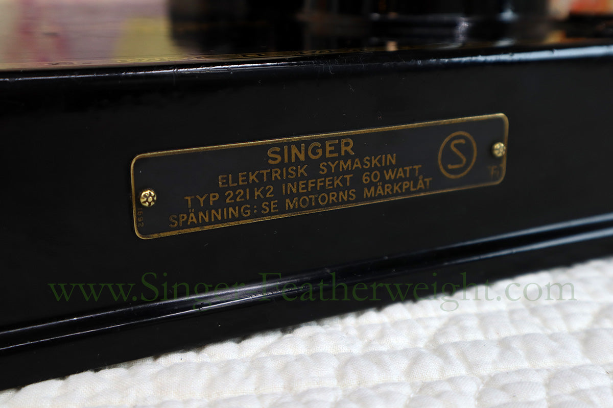 Singer Featherweight Swedish 221K Sewing Machine, EH239***