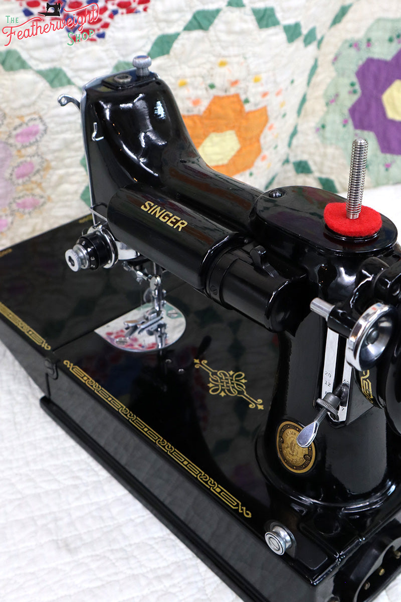 Singer Featherweight 221K Sewing Machine, EH136***