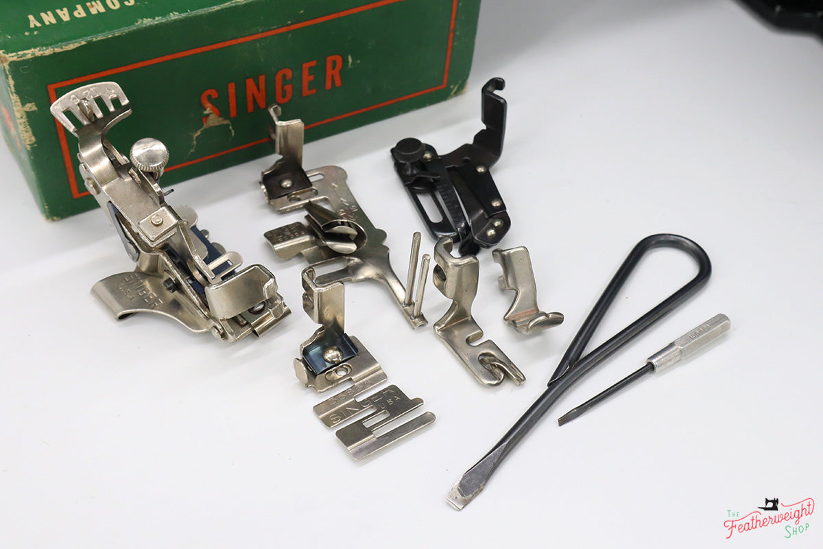 Singer Featherweight 221 Sewing Machine, AL033***