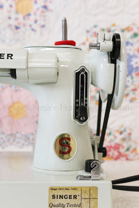 Singer Featherweight 221 Sewing Machine, WHITE FA205***