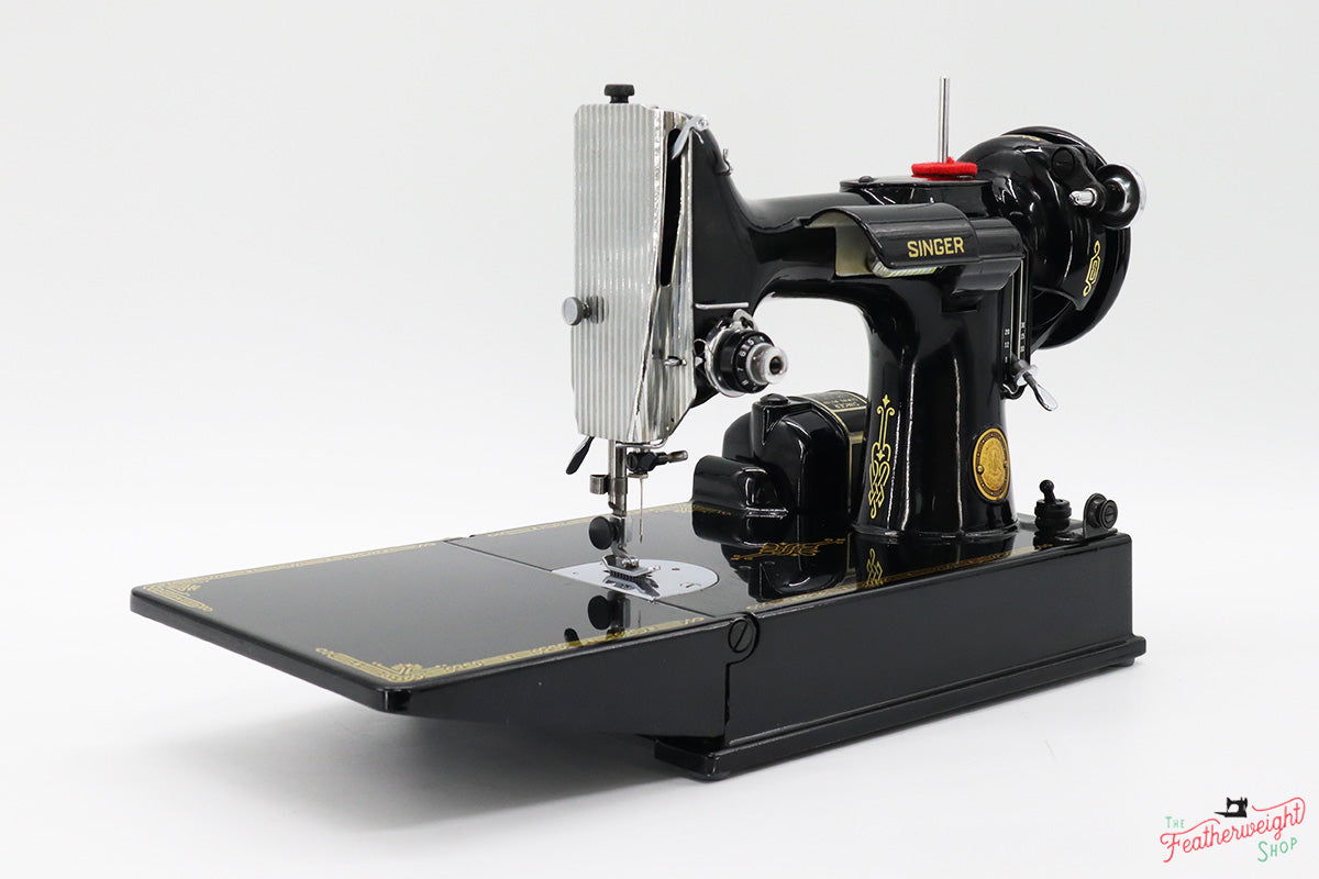 Singer Featherweight 221 Sewing Machine, AL033***