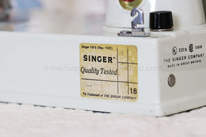 Singer Featherweight 221 Sewing Machine, WHITE FA205***