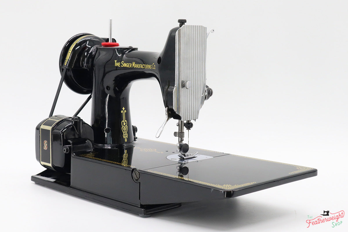 Singer Featherweight 221 Sewing Machine, AL033***