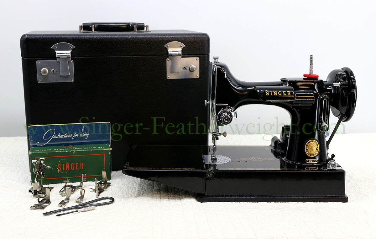 Singer Featherweight 221 Sewing Machine, AM404***