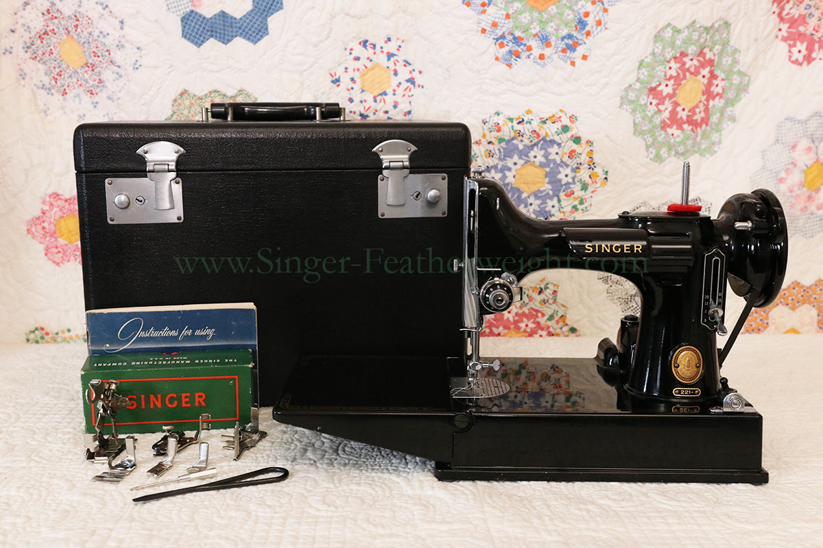 Singer Featherweight 221 Sewing Machine, AM408***