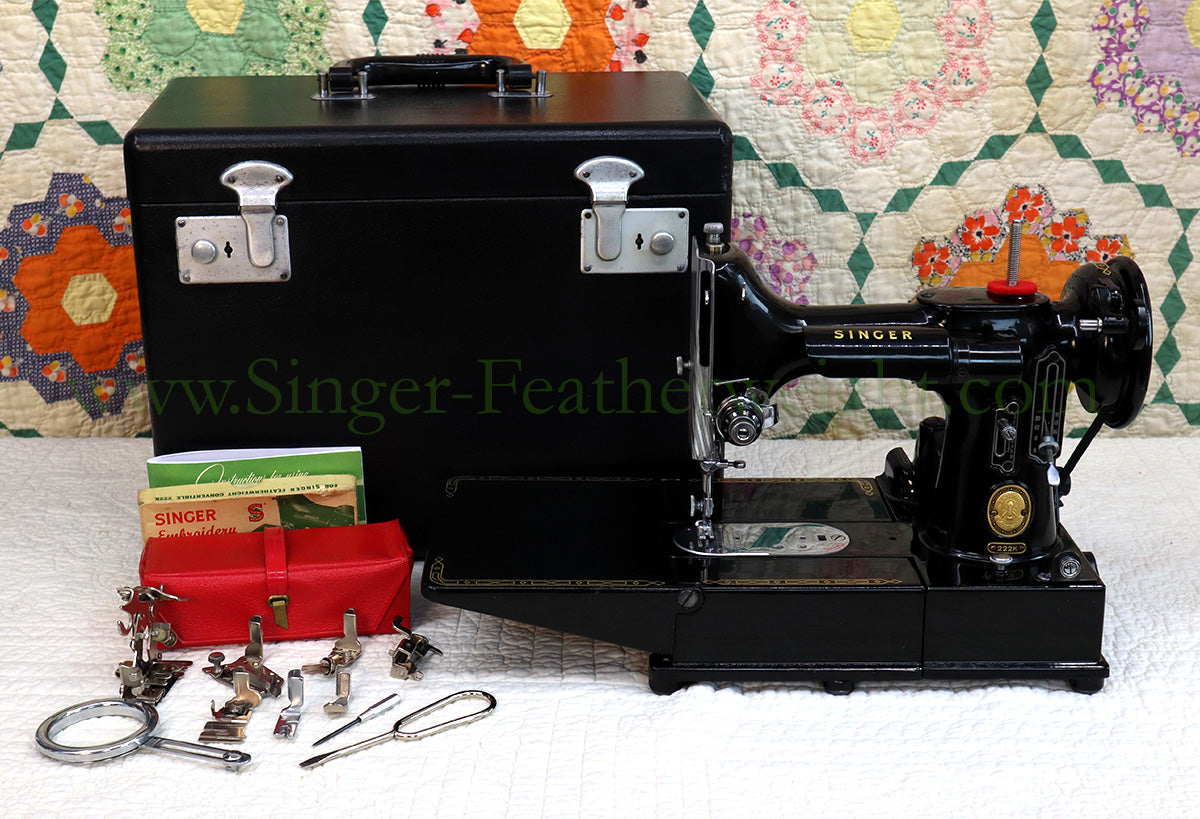 Singer Featherweight 222K Sewing Machine EK632**