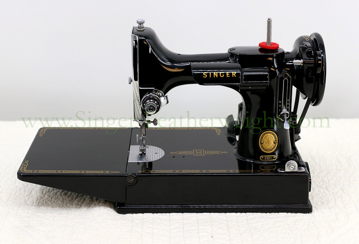 Singer Featherweight 221 Sewing Machine, AM404***