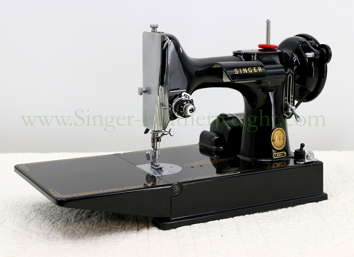 Singer Featherweight 221 Sewing Machine, AM404***