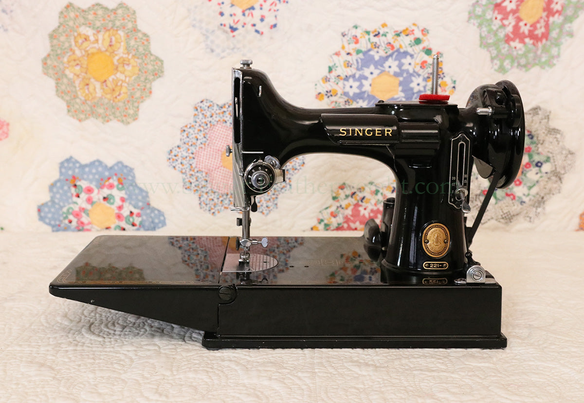 Singer Featherweight 221 Sewing Machine, AM408***