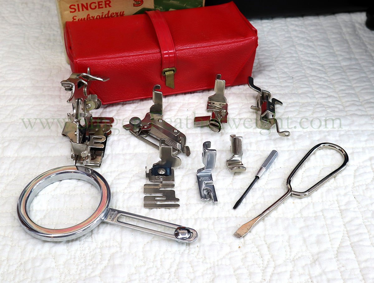 Singer Featherweight 222K Sewing Machine EK632**