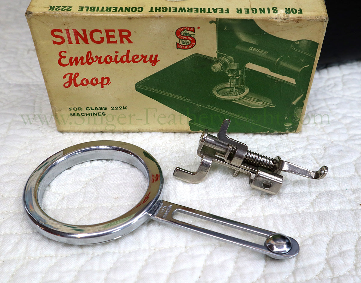 Singer Featherweight 222K Sewing Machine EK632**