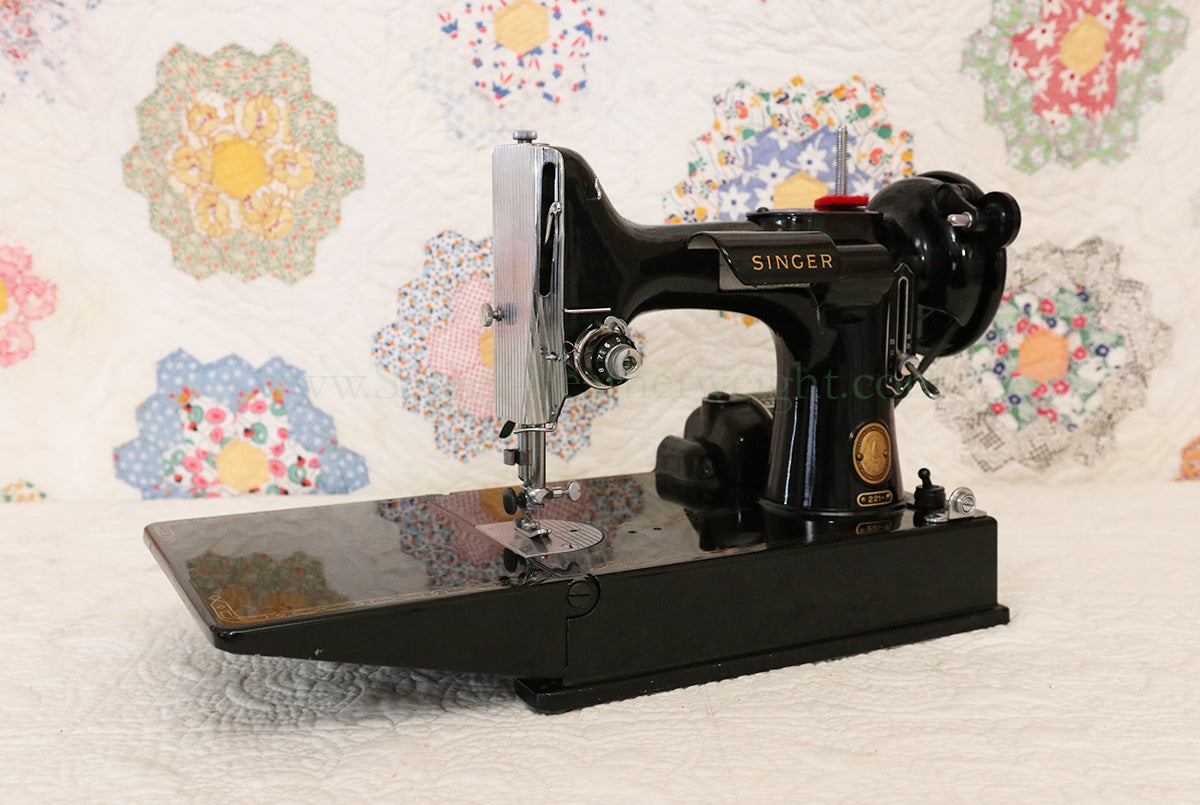 Singer Featherweight 221 Sewing Machine, AM408***