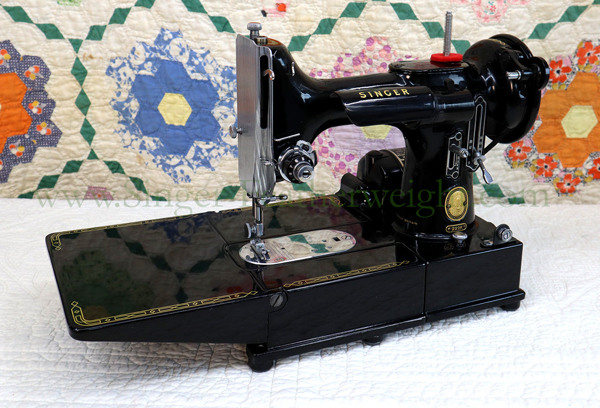 Singer Featherweight 222K Sewing Machine EK632**