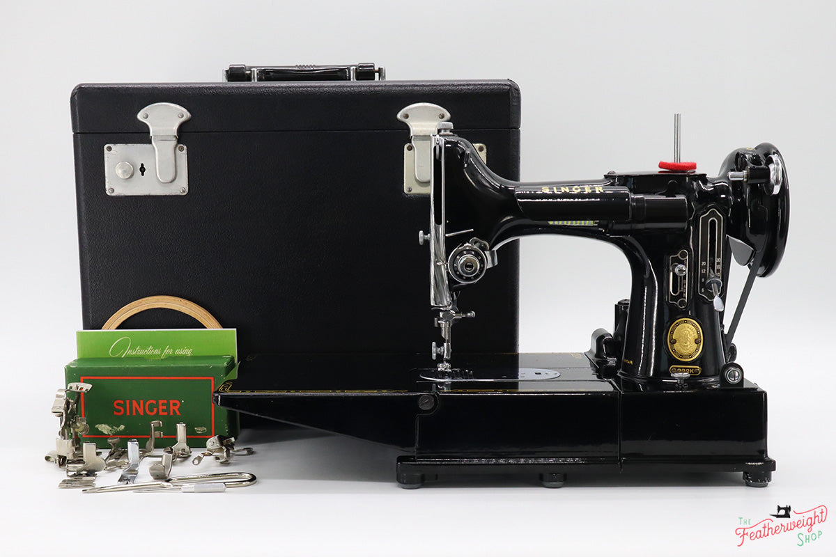 Singer Featherweight 222K Sewing Machine EK637***