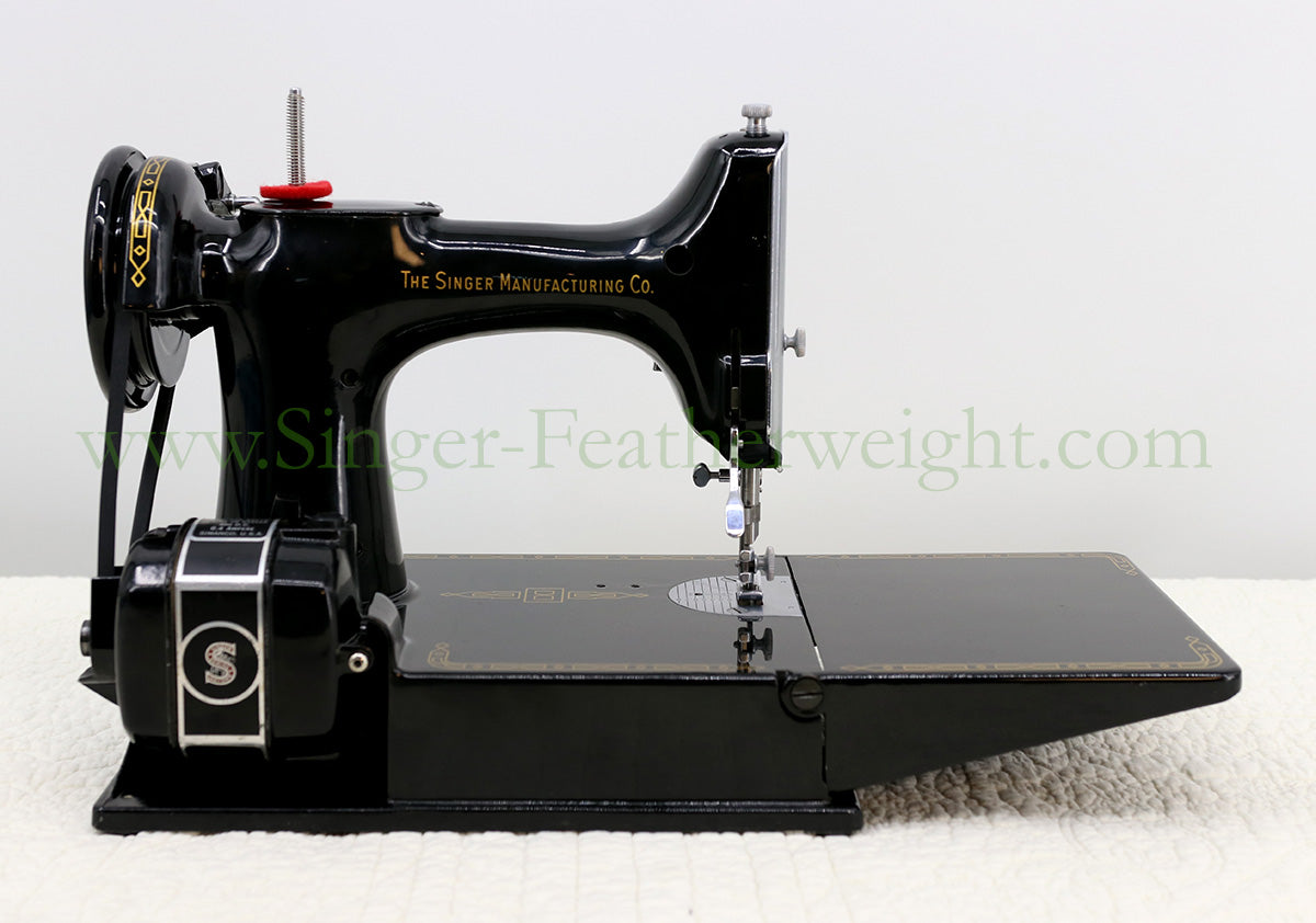 Singer Featherweight 221 Sewing Machine, AM404***