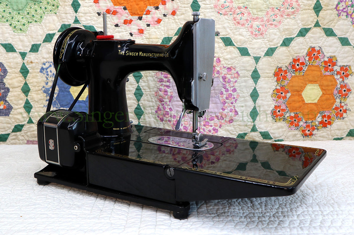 Singer Featherweight 222K Sewing Machine EK632**