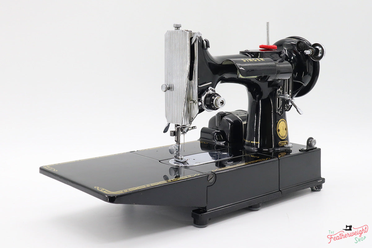 Singer Featherweight 222K Sewing Machine EK637***