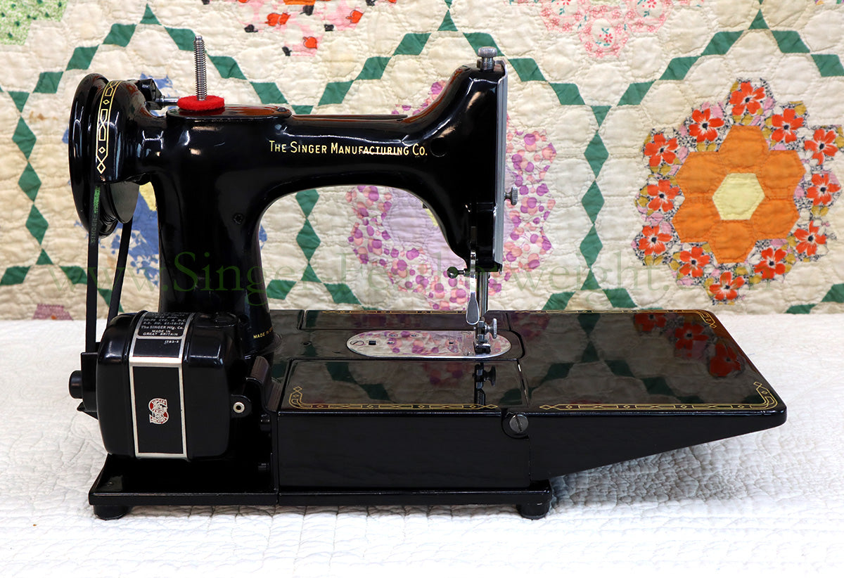 Singer Featherweight 222K Sewing Machine EK632**