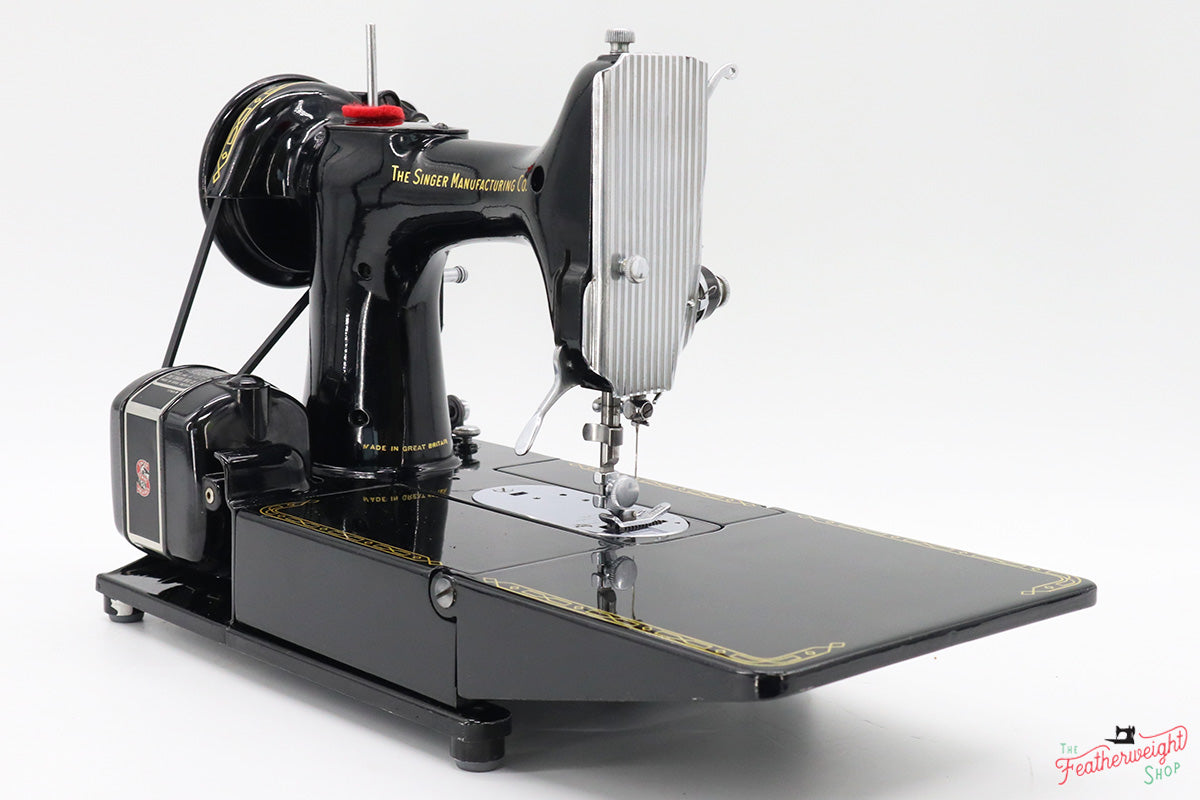 Singer Featherweight 222K Sewing Machine EK637***