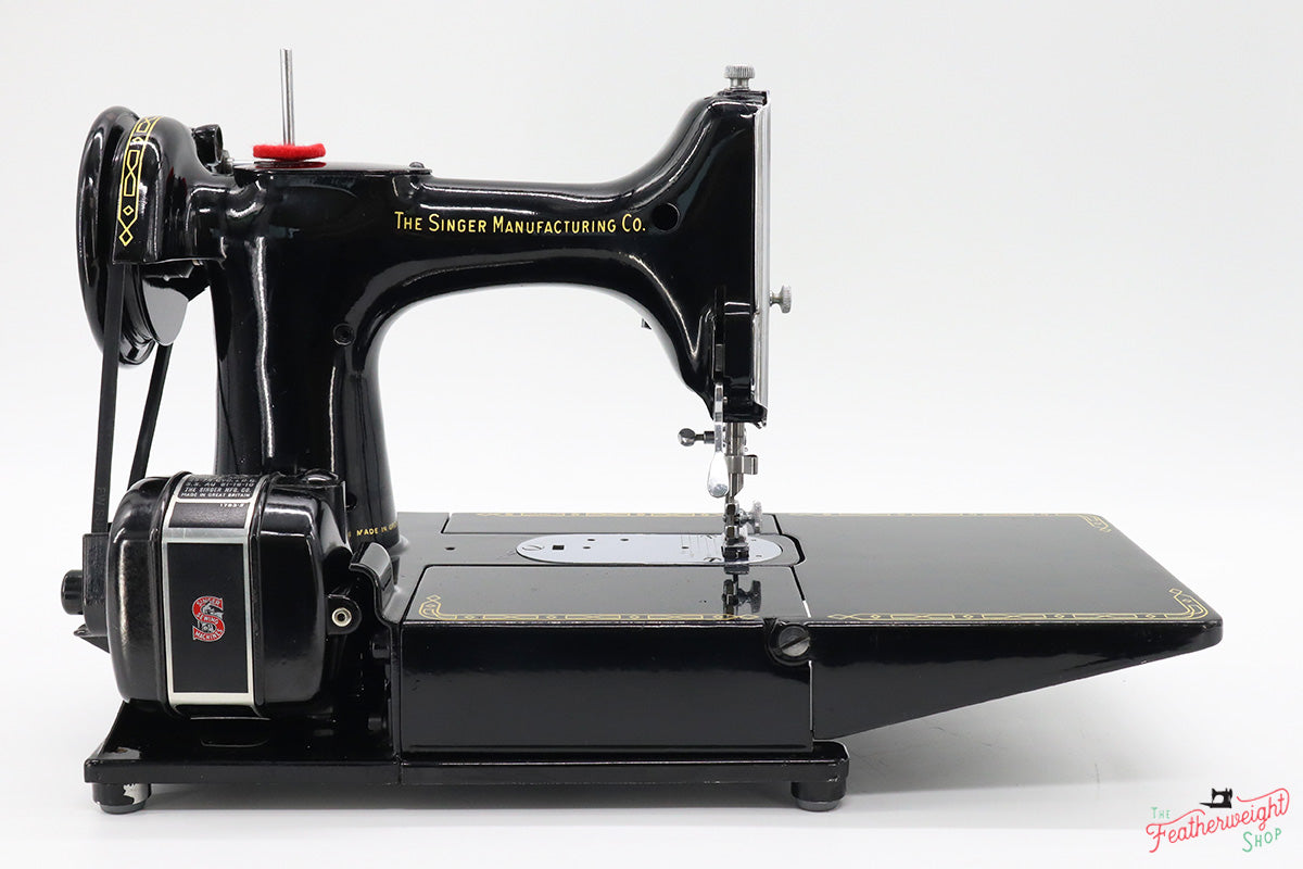 Singer Featherweight 222K Sewing Machine EK637***