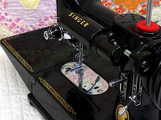 Load image into Gallery viewer, Singer Featherweight 222K Sewing Machine EK632**