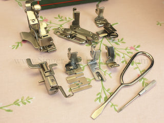 Load image into Gallery viewer, Singer Featherweight 222K Sewing Machine EJ913***