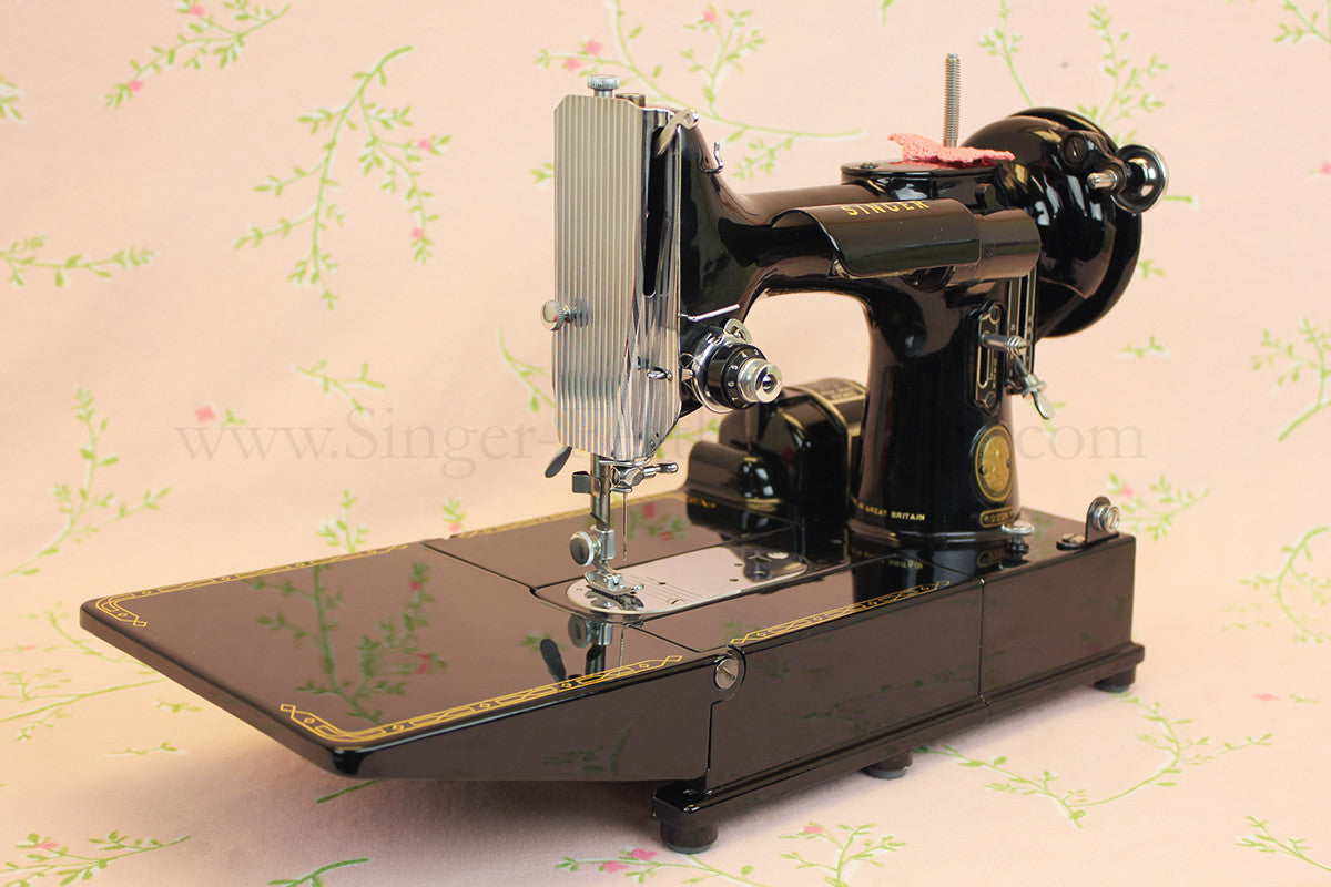 Singer Featherweight 222K Sewing Machine EJ913***