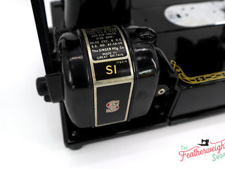 Load image into Gallery viewer, Singer Featherweight 222K Sewing Machine EK327***
