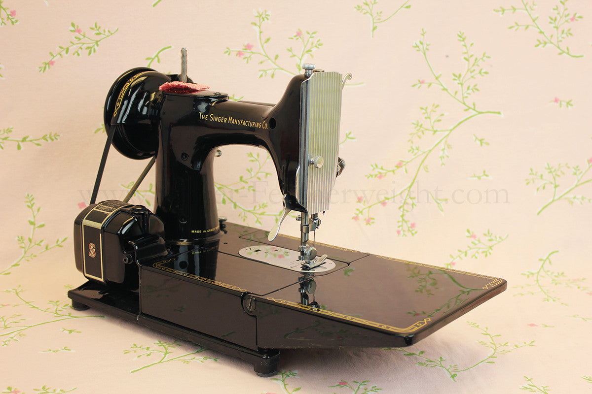 Singer Featherweight 222K Sewing Machine EJ913***