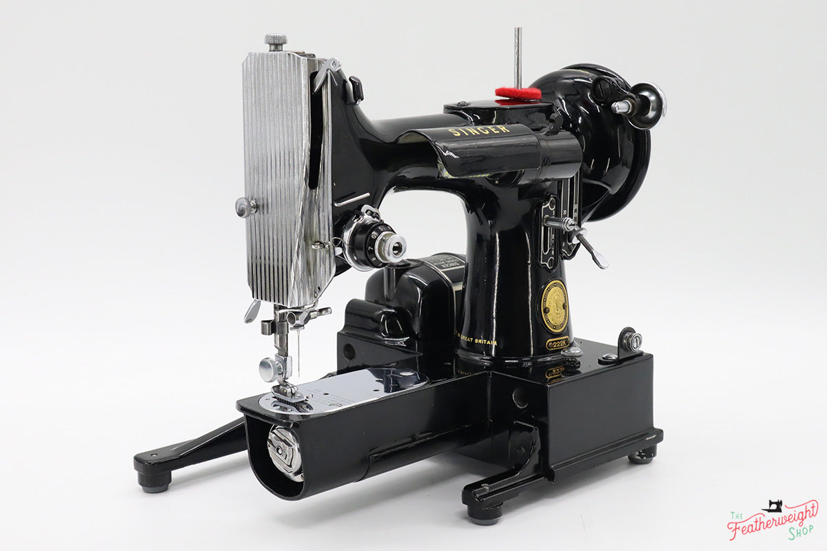 Singer Featherweight 222K Sewing Machine EK637***