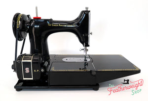 Singer Featherweight 222K Sewing Machine, RED "S" ES165***