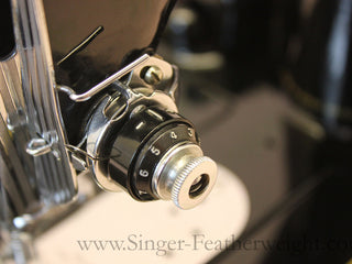 Load image into Gallery viewer, Singer Featherweight 222K Sewing Machine EJ913***