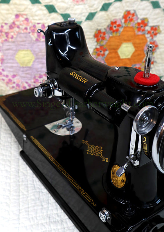 Singer Featherweight 221 Sewing Machine, AF170***