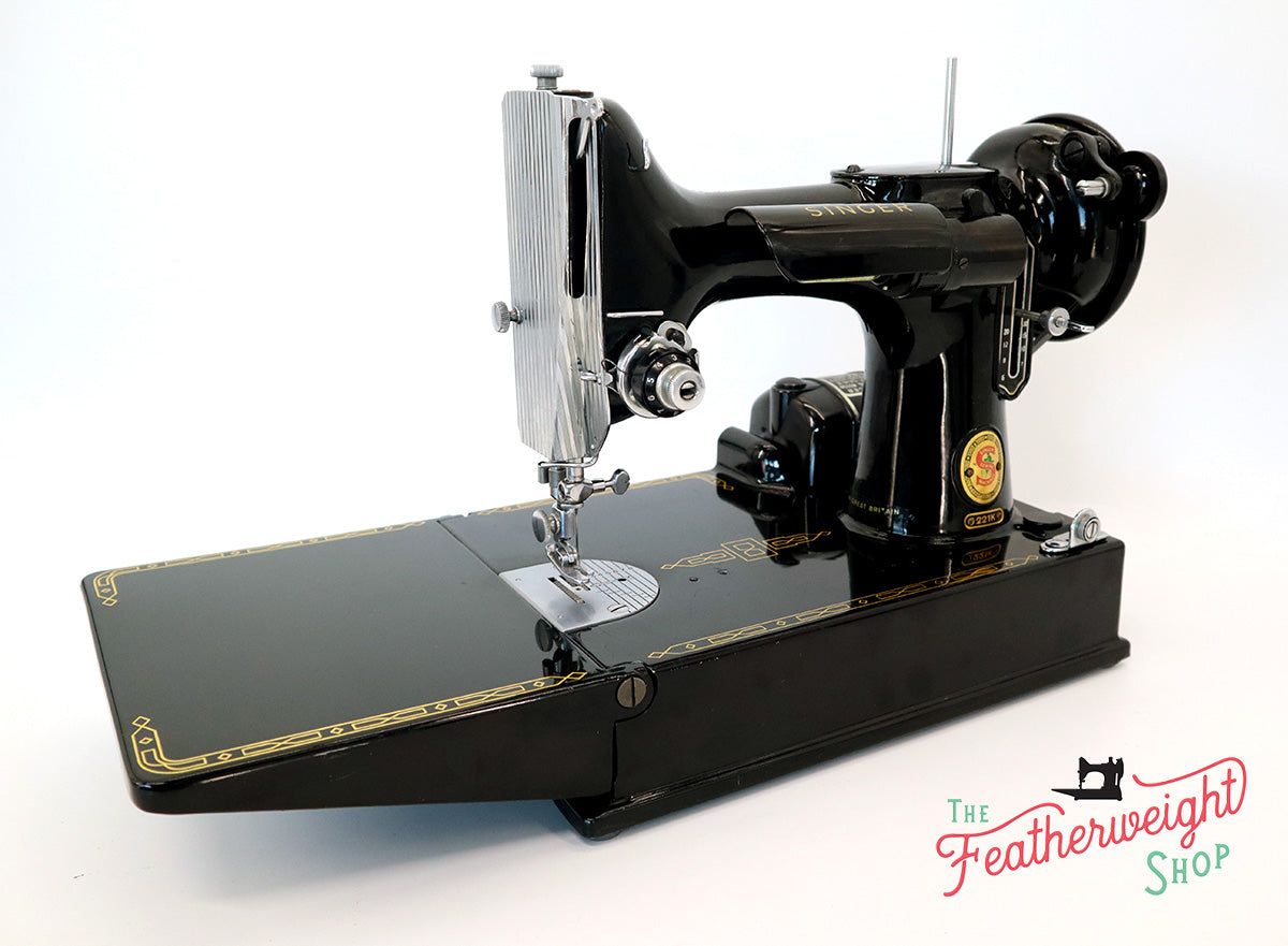 Singer Featherweight 221K Sewing Machine RED "S" ES172***